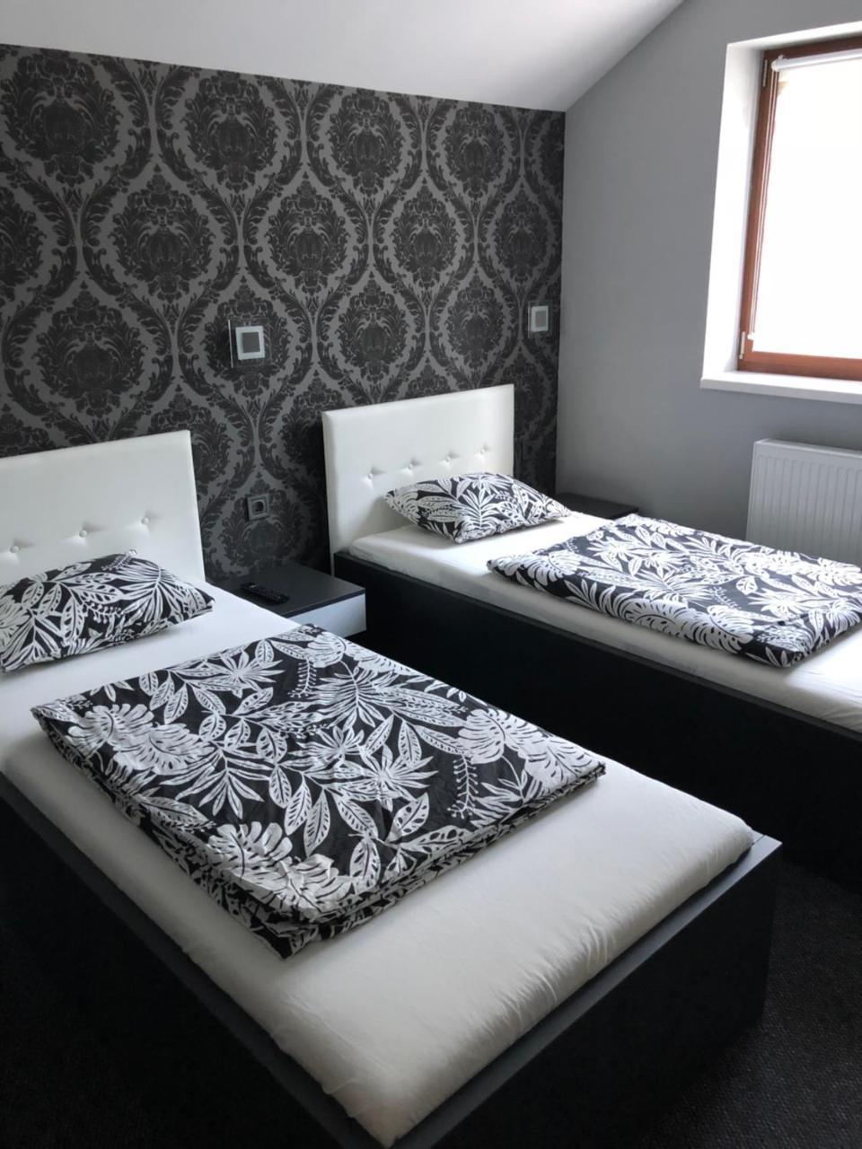 Tardosi Vendeghaz Hotel มิชโคลซ์ ภายนอก รูปภาพ